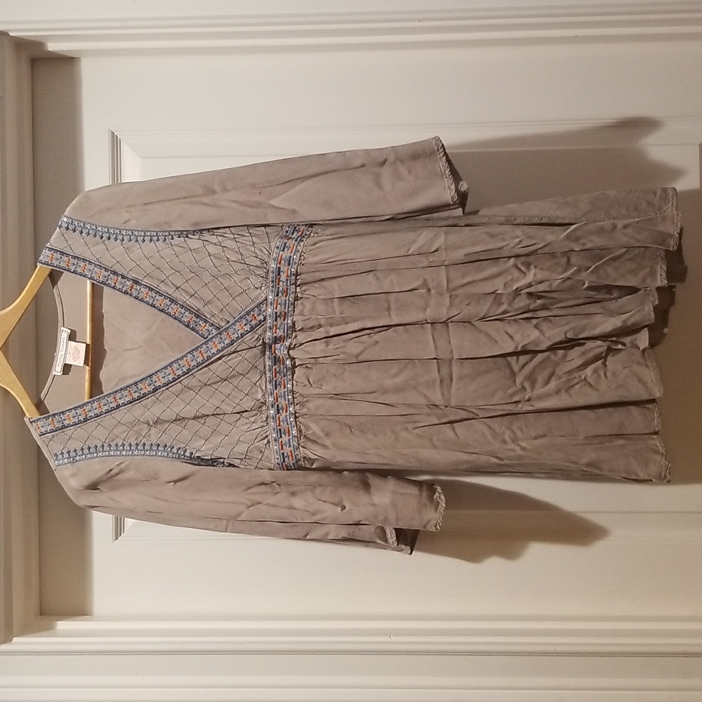 3/4 bell-sleeve mid-thigh length tunic dress